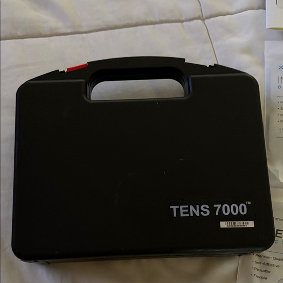 TENS 7000 Unit with Accessories New with 20 Electrodes - Picture 2 of 6